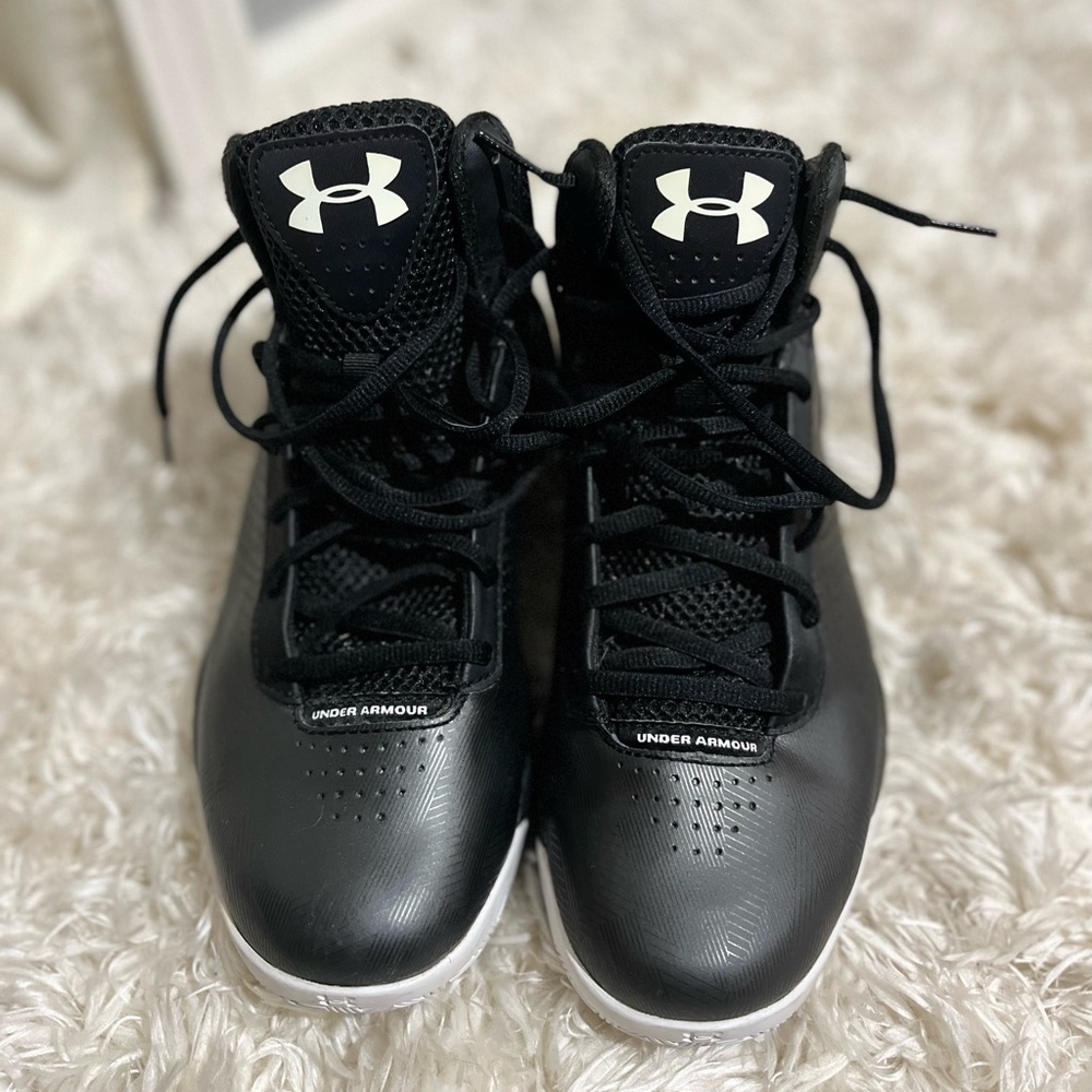 Under Armor Woman’s Basketball Shoes - NEW!!